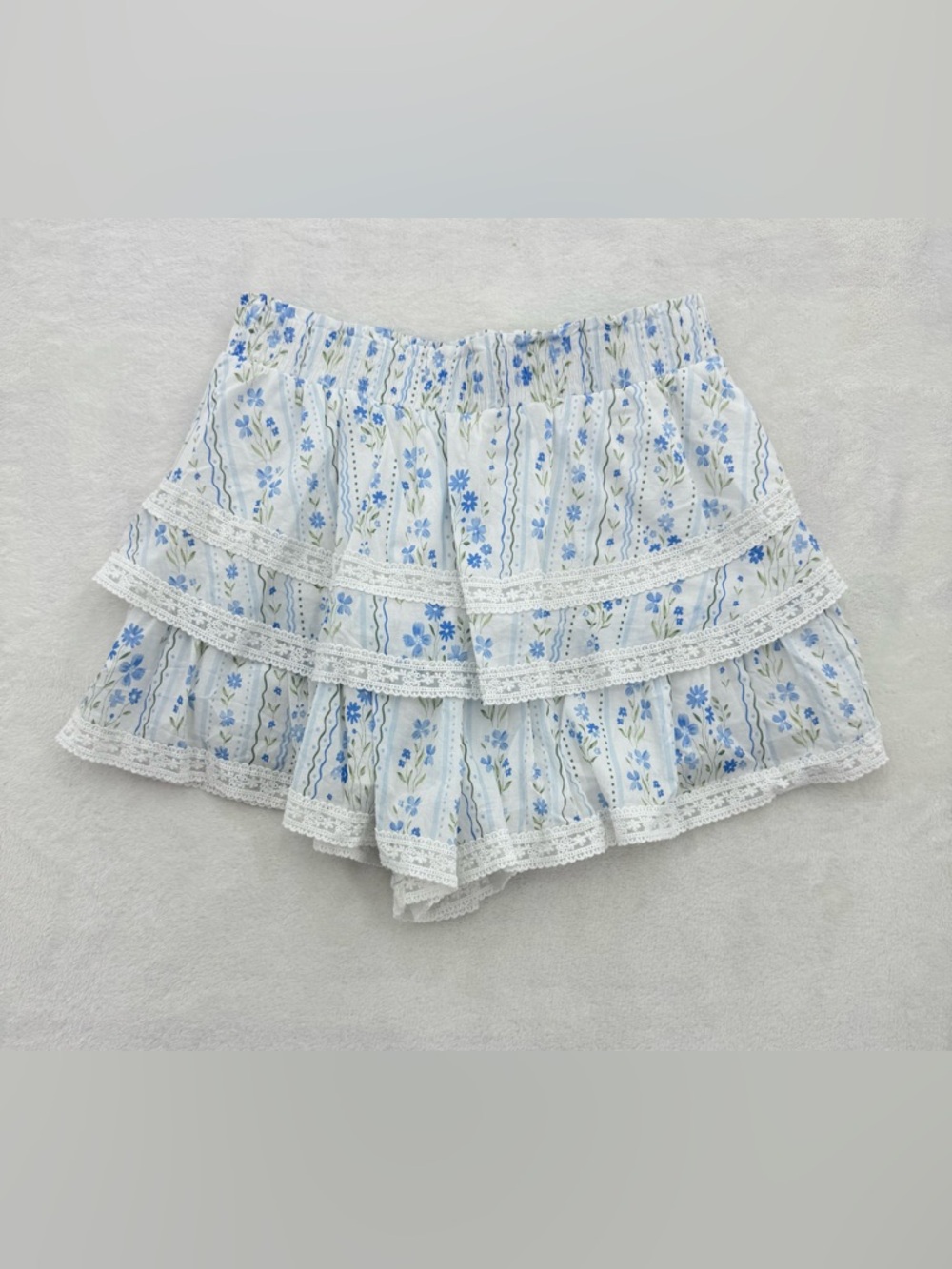 Altar’d State Blue Floral Willa Shorts Size Medium Boho Cottagecore Lace Flowy